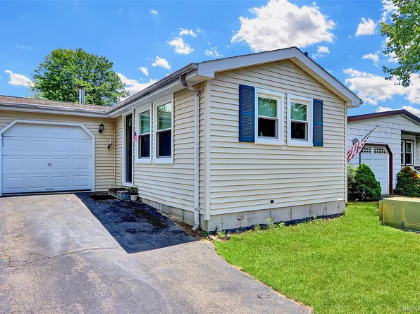 164 Village Circle W, Manorville, NY 11949