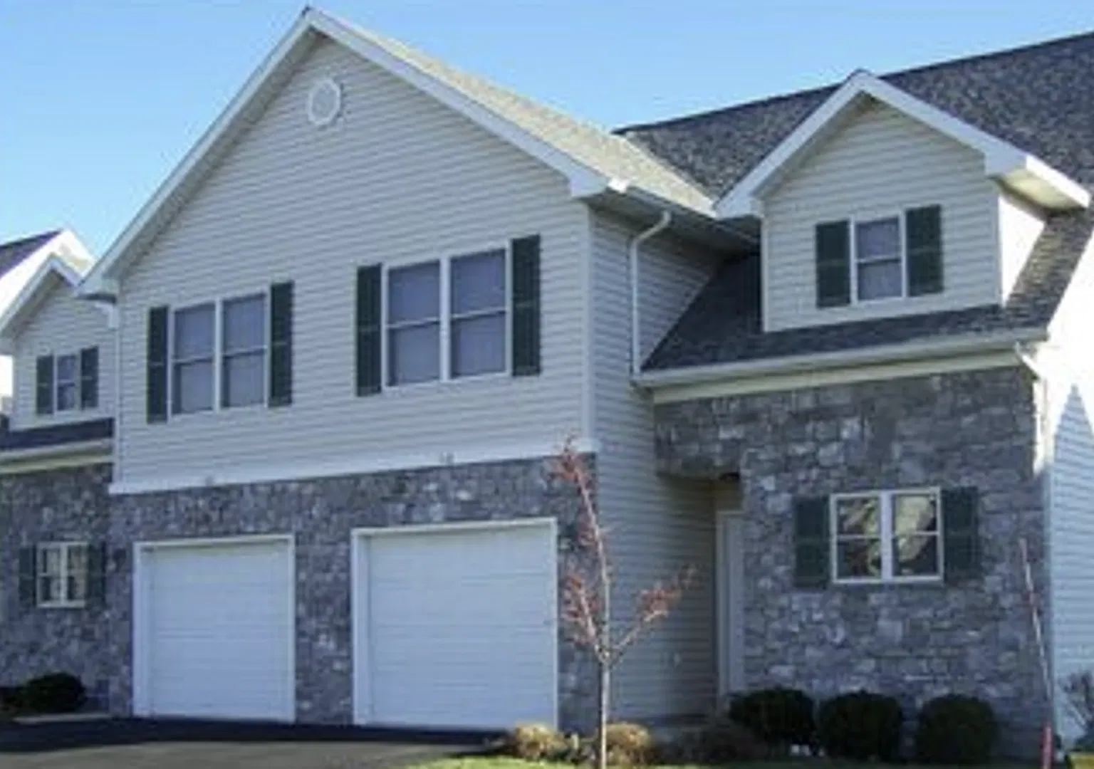 3 bedrooms, 3 bathroom Townhome — Photo 1