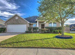 7708 Misty Lake Ln, Pearland, TX 77581
