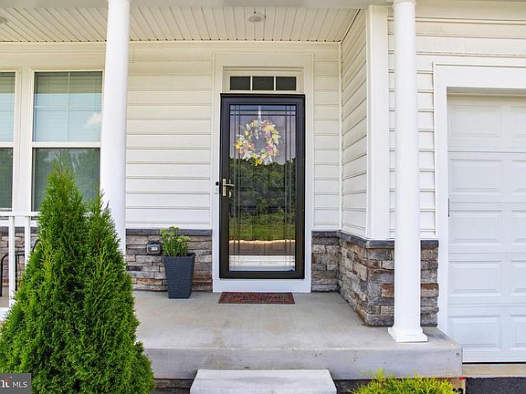 5th image of 301 Homer Ct