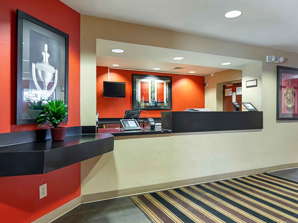 Lobby and Guest Check-in