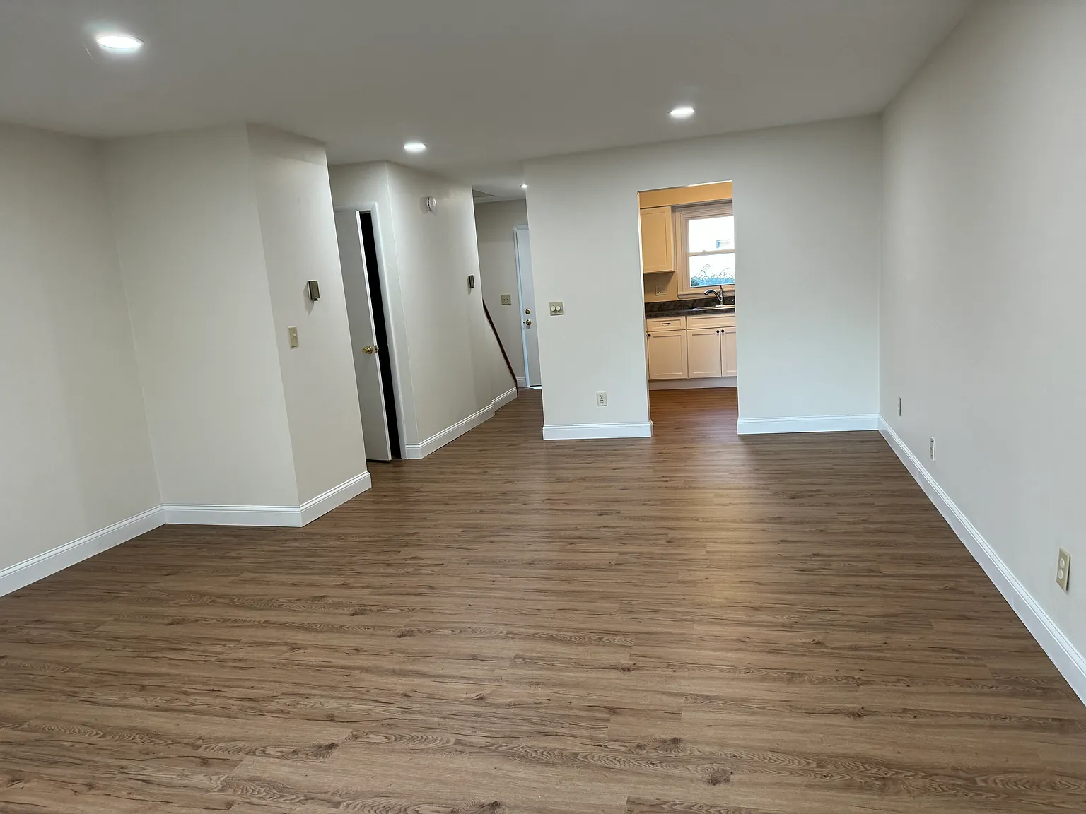 2 bed, 950 sqft, $1,800 — Photo 4