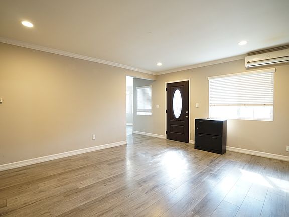 4th image of 9253 Rose St