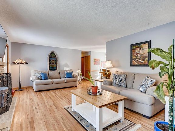 3rd image of 12733 Wood Court Ln
