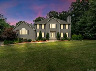 3 Hart Ct, Oxford, CT 06478