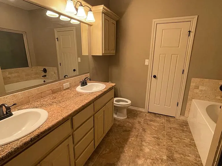 8008 SW Powell Ct — Photo 12