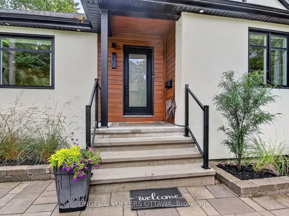 390 W Princeton Ave, Ottawa, ON K2A 0M7