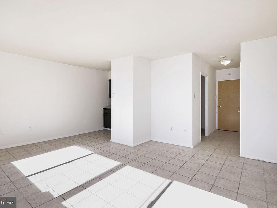 2nd image of 2101-17 Chestnut St #1009