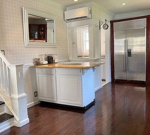 5th image of 112 Combs Ave