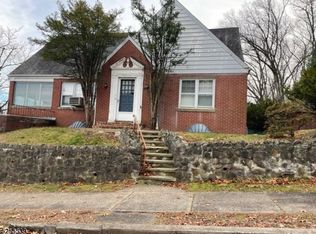 1 Hillcrest Dr, Haledon, NJ 07508