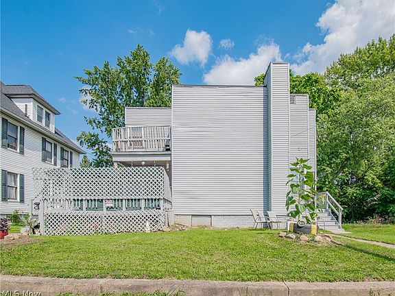 3rd image of 1532 Woodland Ave NW