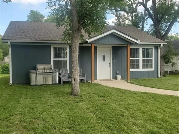 609 N Hickory St, Ottawa, KS 66067