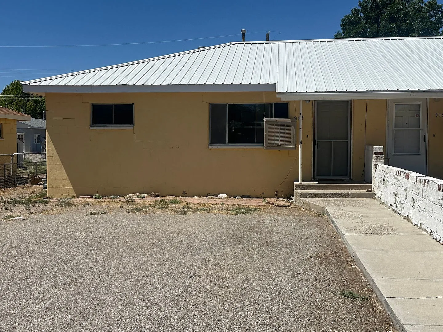 2 bedroom 1 bathroom duplex for rent in Aztec — Photo 1