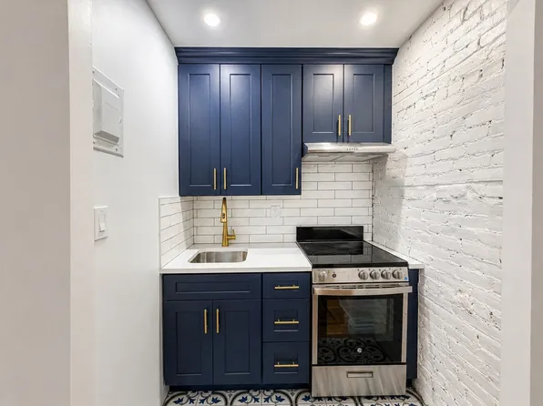 469 Myrtle Avenue image 1 of 8