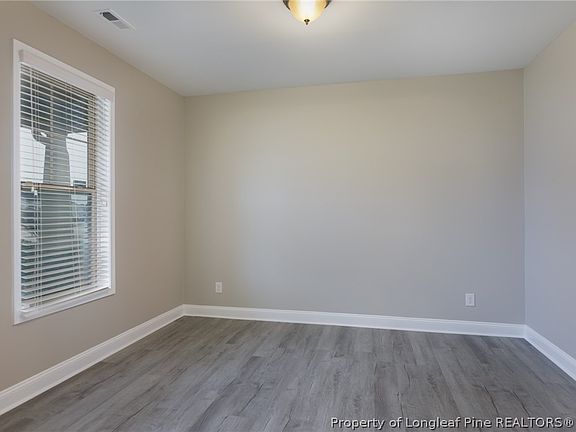 5th image of 381 Wexford St
