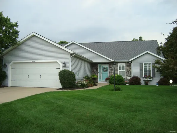 10221 Mulberry Ln, Granger, IN 46530