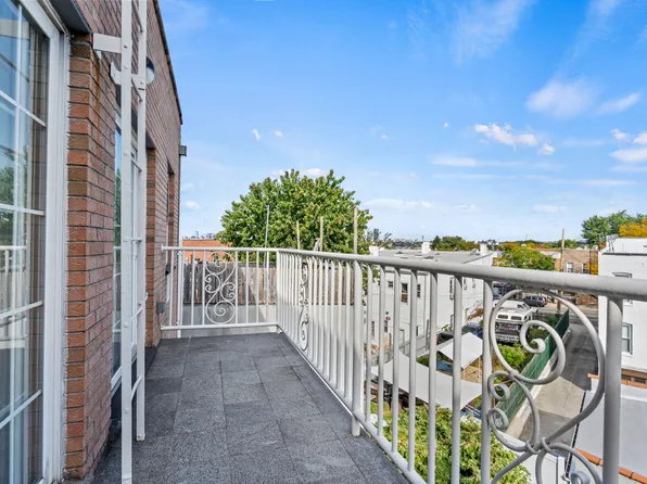 3-35 Grandview Avenue image 15 of 23