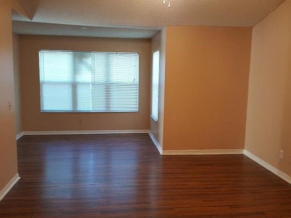 4th image of 4528 COMMANDER DRIVE #2038