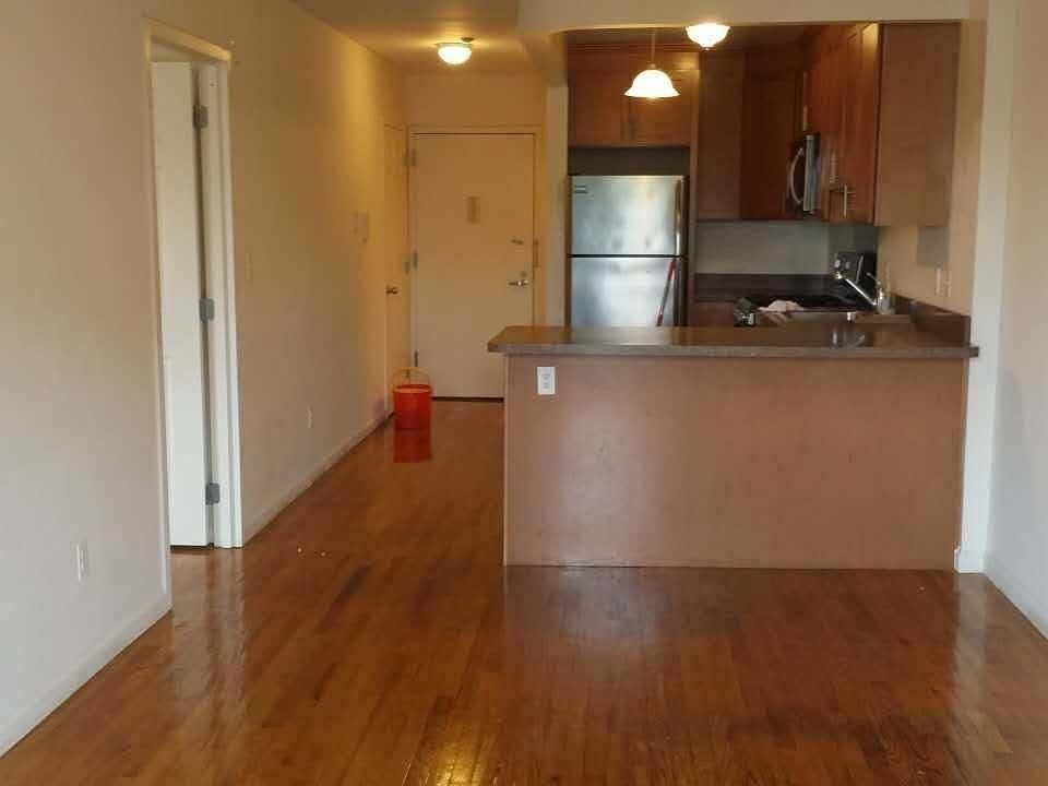 1st image of 14008 Sanford Ave APT 4C