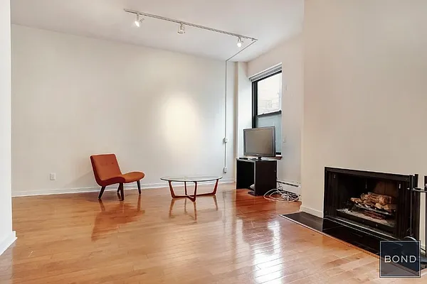 Rented by Bond New York | media 11