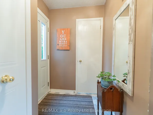 19 Wren Ct #8, Tillsonburg, ON N4G 5K2