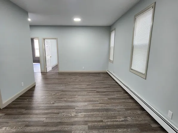 425 Martin Luther King Jr Drive image 3 of 10