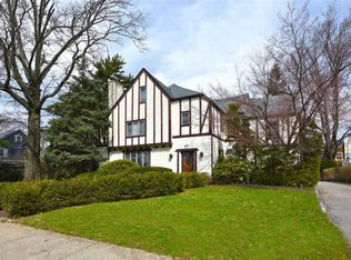 37 Arleigh Rd, Great Neck, NY 11021