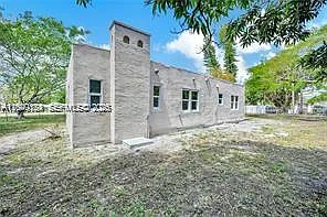 1301 Sharar Ave — Photo 23