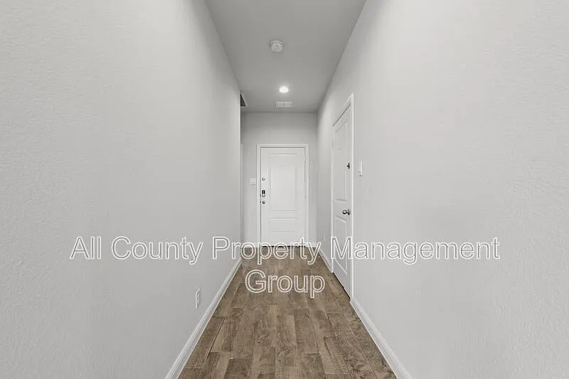 3 bed, 2.0 bath, 1488 sqft, $1,895 — Photo 2