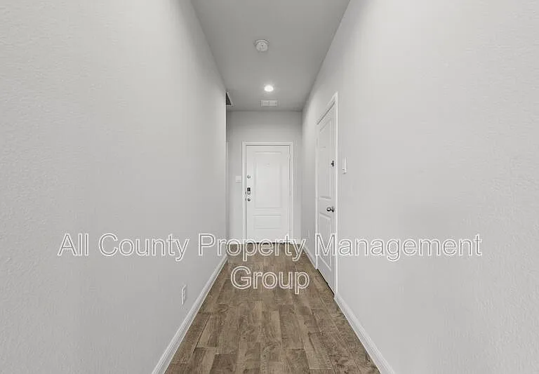 131 Orchard Pines Pl — Photo 2