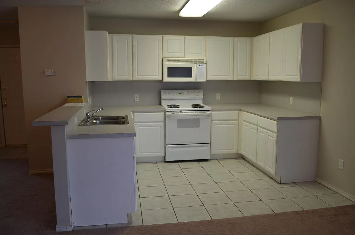 extra large kitchen with storage - 6309 7th St #1