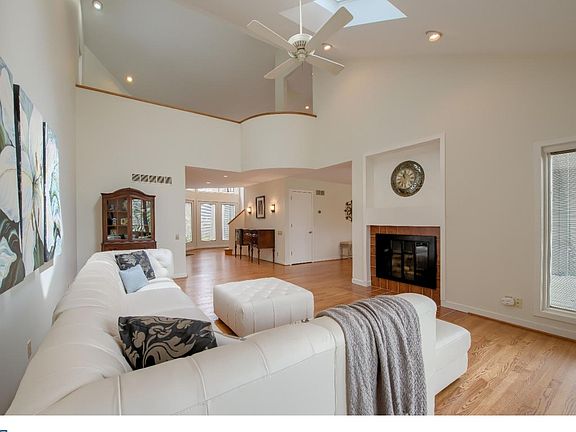 4th image of 920 Fairthorne Ave