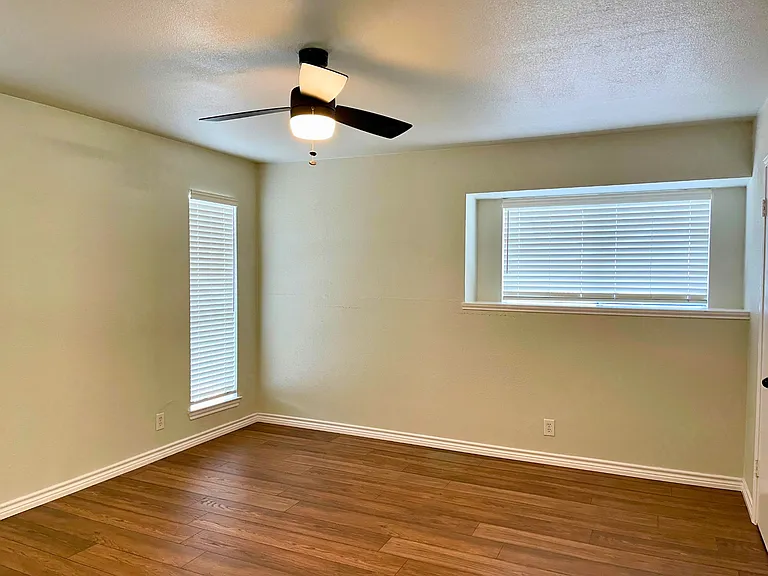 12142 Vista Nogal St — Photo 8