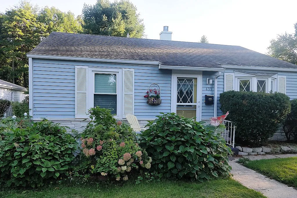 433 Beverly Ct photo 1