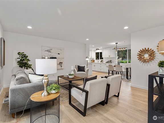 4th image of 2128 208th Street SW