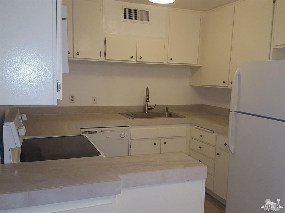 1st image of 474 W Bradshaw Ln #4