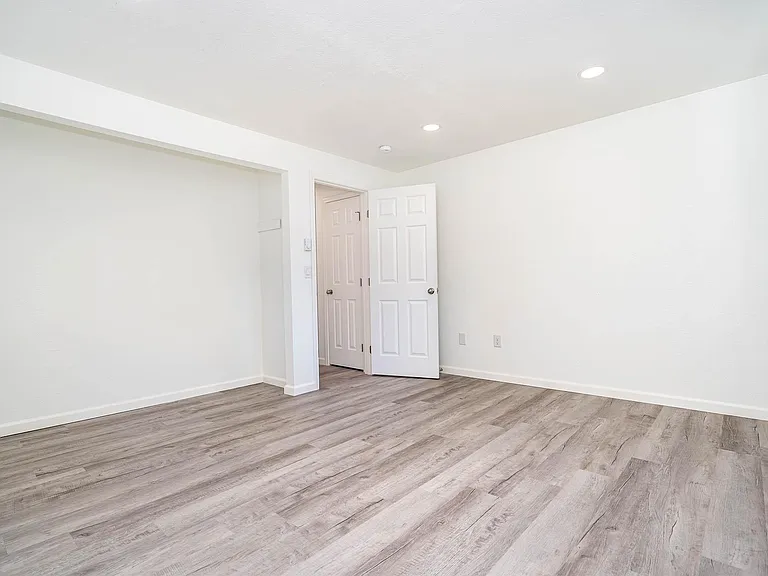 2854 SE Calaveras St — Photo 6