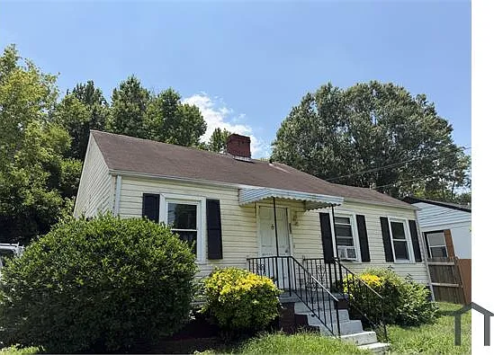 207 Ray St — Photo 1
