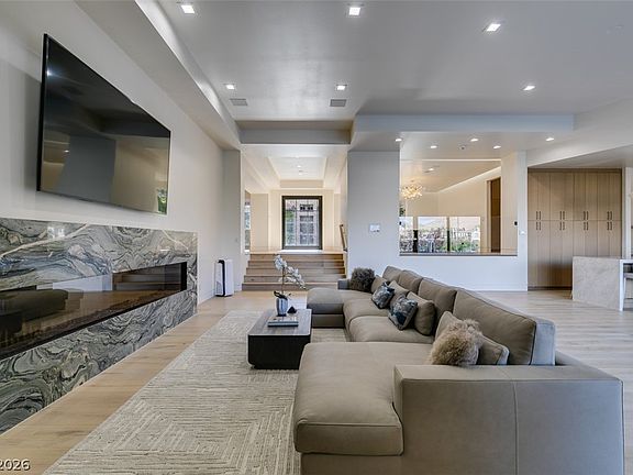 2nd image of 14 Promontory Ridge Dr