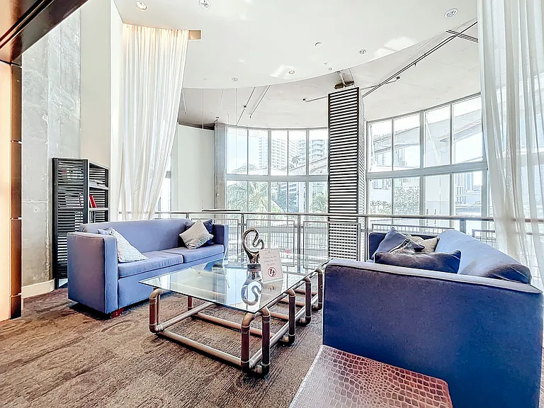 Common area lounge