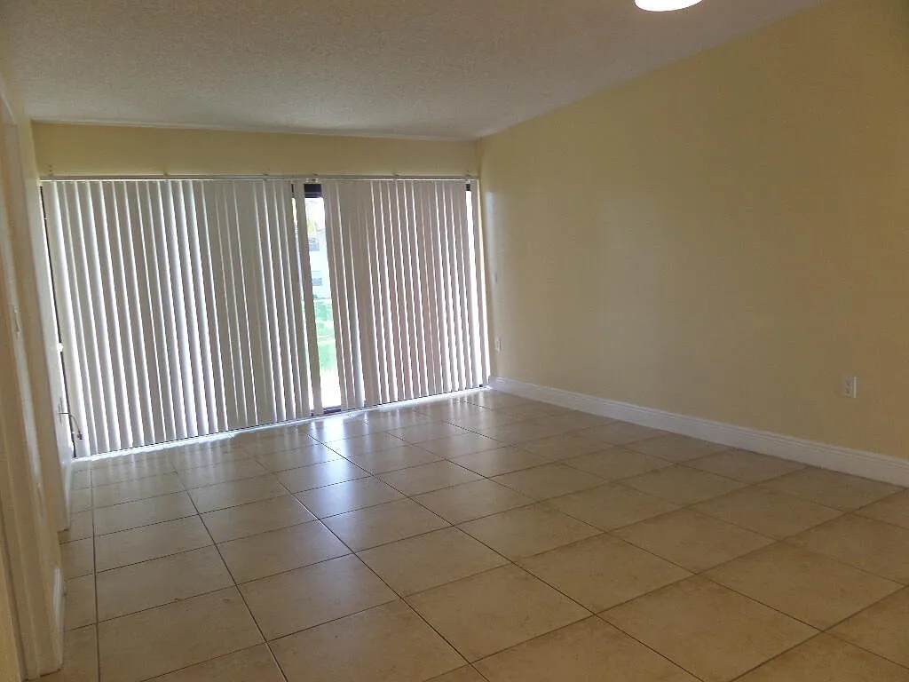 2 bed, 2.0 bath, 904 sqft, $1,950 — Photo 4