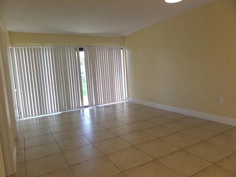 1524 Lake Crystal Dr #B — Photo 4