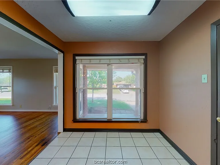 2104 Elmwood Dr — Photo 9