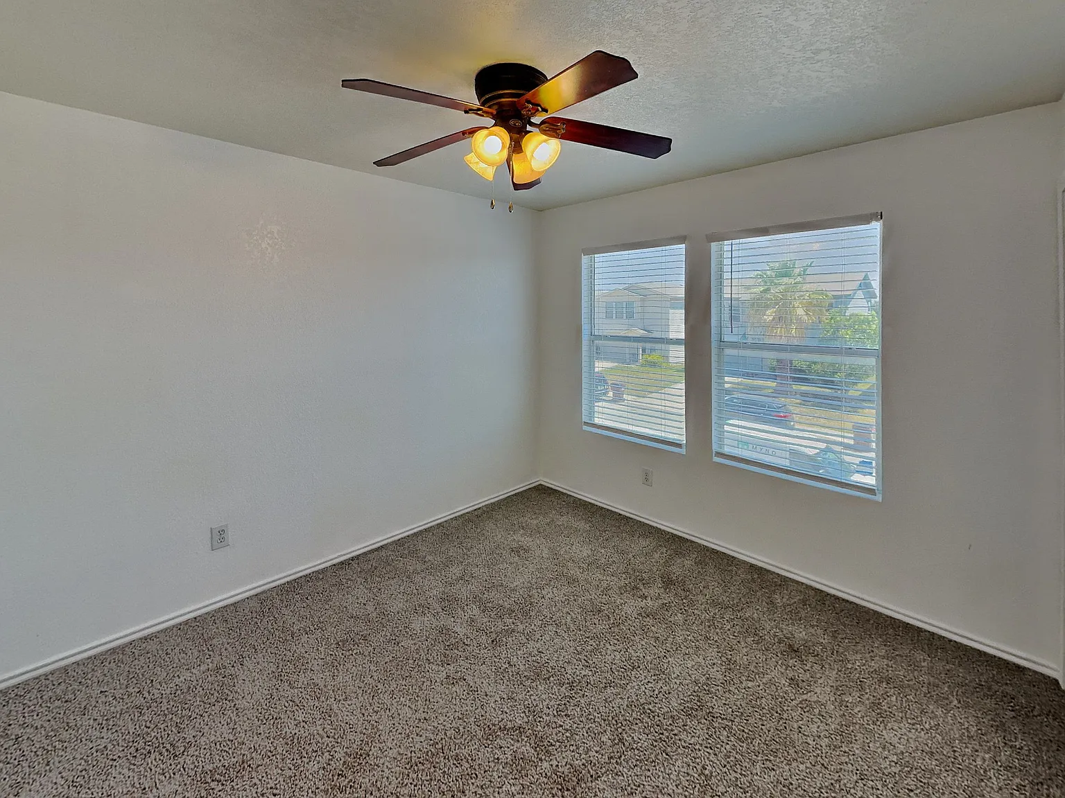 3 bed, 2.5 bath, 1547 sqft, $1,389 — Photo 4