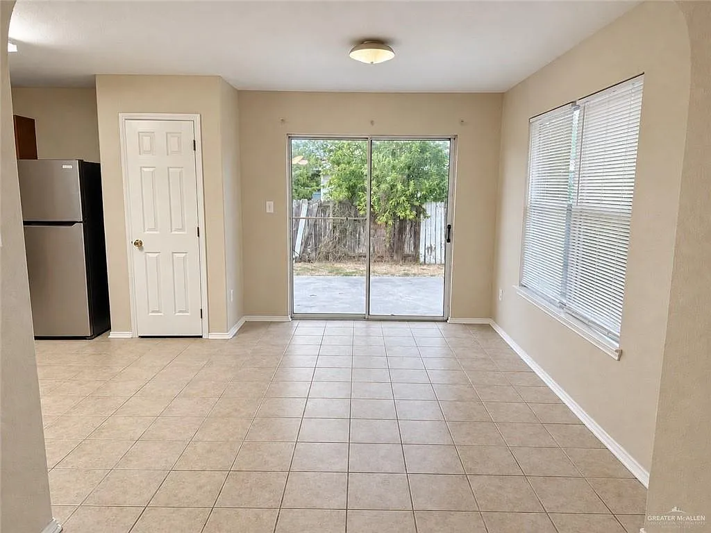 3 bed, 2.0 bath, 1670 sqft, $1,750 — Photo 3