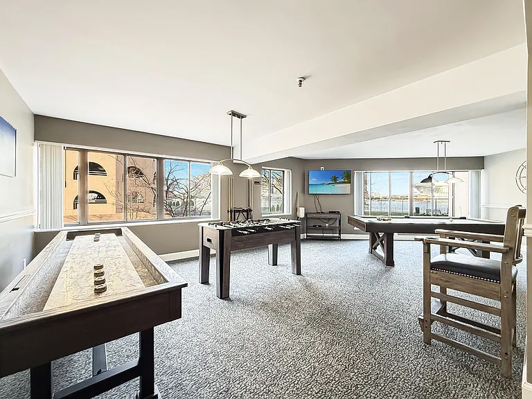 Harbor Tower Apartments — Photo 13