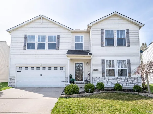 6475 Morningstar Ln, Waterford, MI 48327