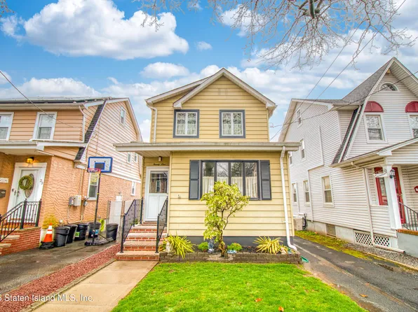 21 Dana St, Staten Island, NY 10301