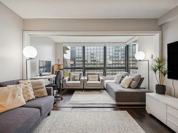 938 Smithe St #2205, Vancouver, BC V6Z 3H8