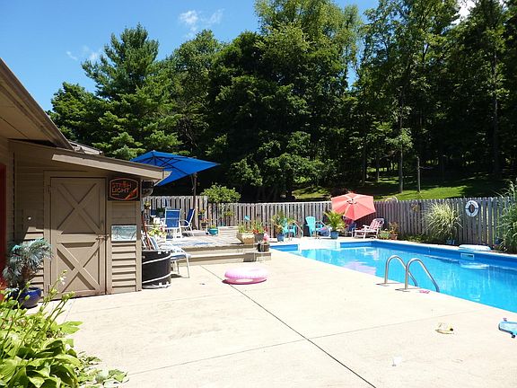 4th image of 20 Crozier Ct NE